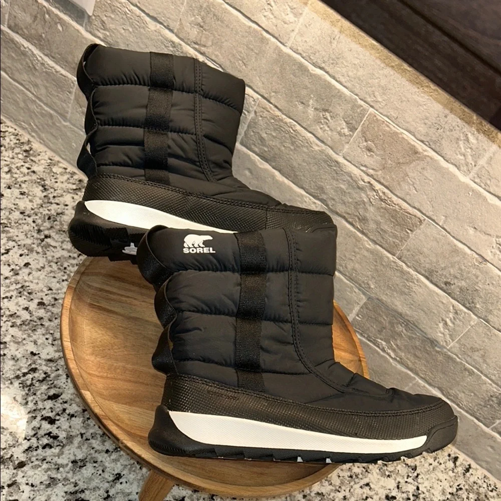 Sorel Kids whitney II waterprof puffy nylon winter bots.